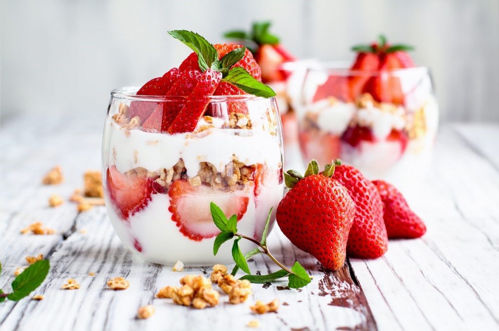 yogurt with strawberry